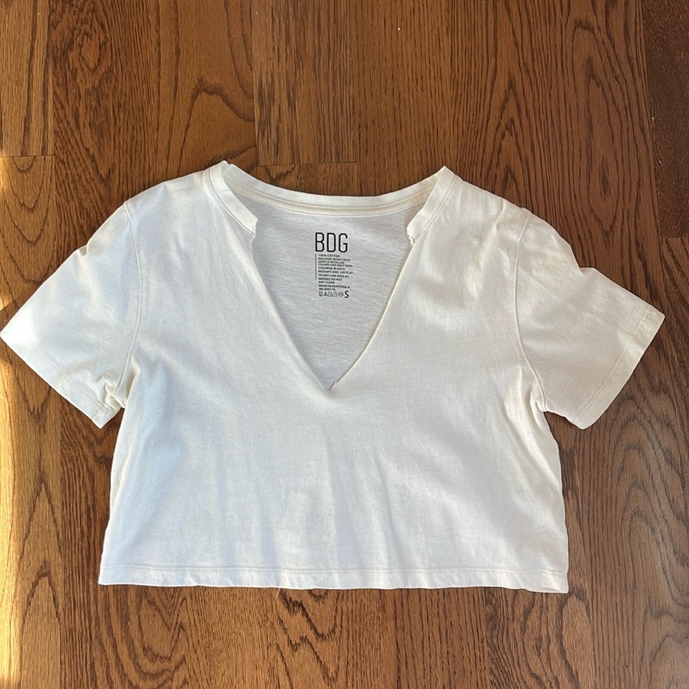 Cropped White V-neck Tshirt